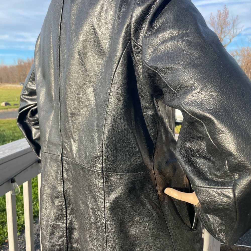 Leather jacket - Picture 5 of 10